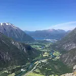 Heinali Apartment Isfjorden
